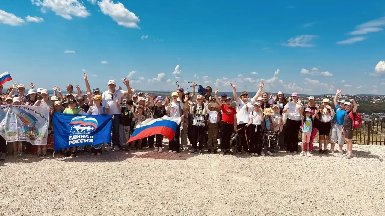 🇷🇺В преддверии Дня России в Вольске состоялся настоящий праздник неба и ветра! 

🗯️На смотровой п