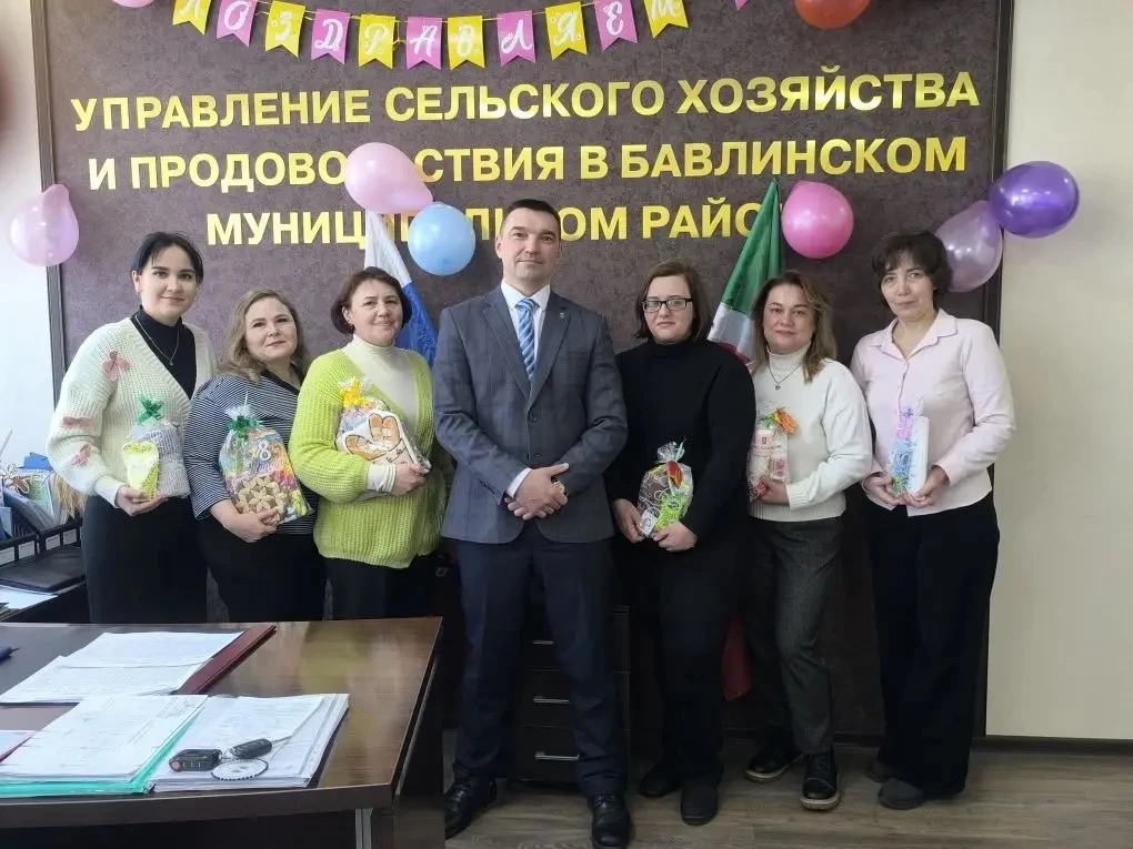 🌺 Сегодня начальник Управления сельского хозяйства и продовольствия Альберт Талипов от всего сердца