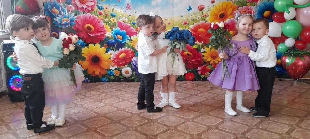 Вот и ещё один маленький выпускной... ❤️

Сегодня мы хотим поделиться с вами фотографиями из группы 