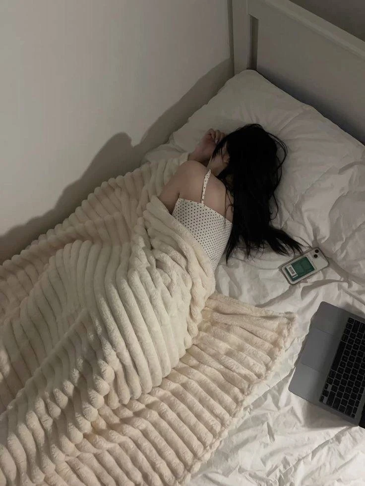 Изучение символики снов 🛌

Что нужно:
• Дневник снов
• Ручка или приложение
• Справочники и исследо