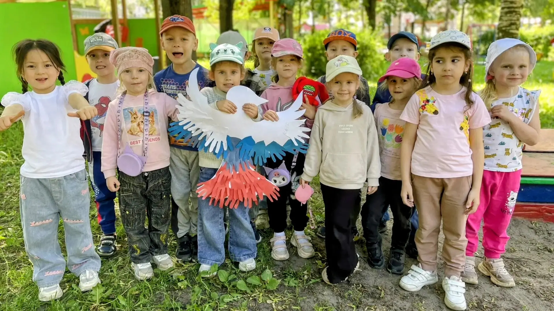 "Флаг, который обрёл крылья"
🌟 В группе  "Звёздочки" прошёл тематический день, посвящённый замечате