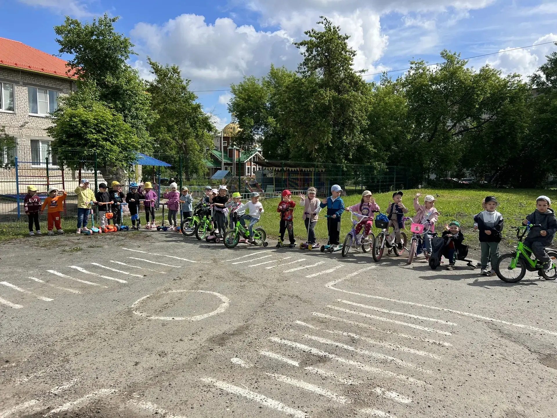 Крутим педали навстречу здоровью! 🚲
3 июня — не просто дата в календаре. Это Всемирный день велосип