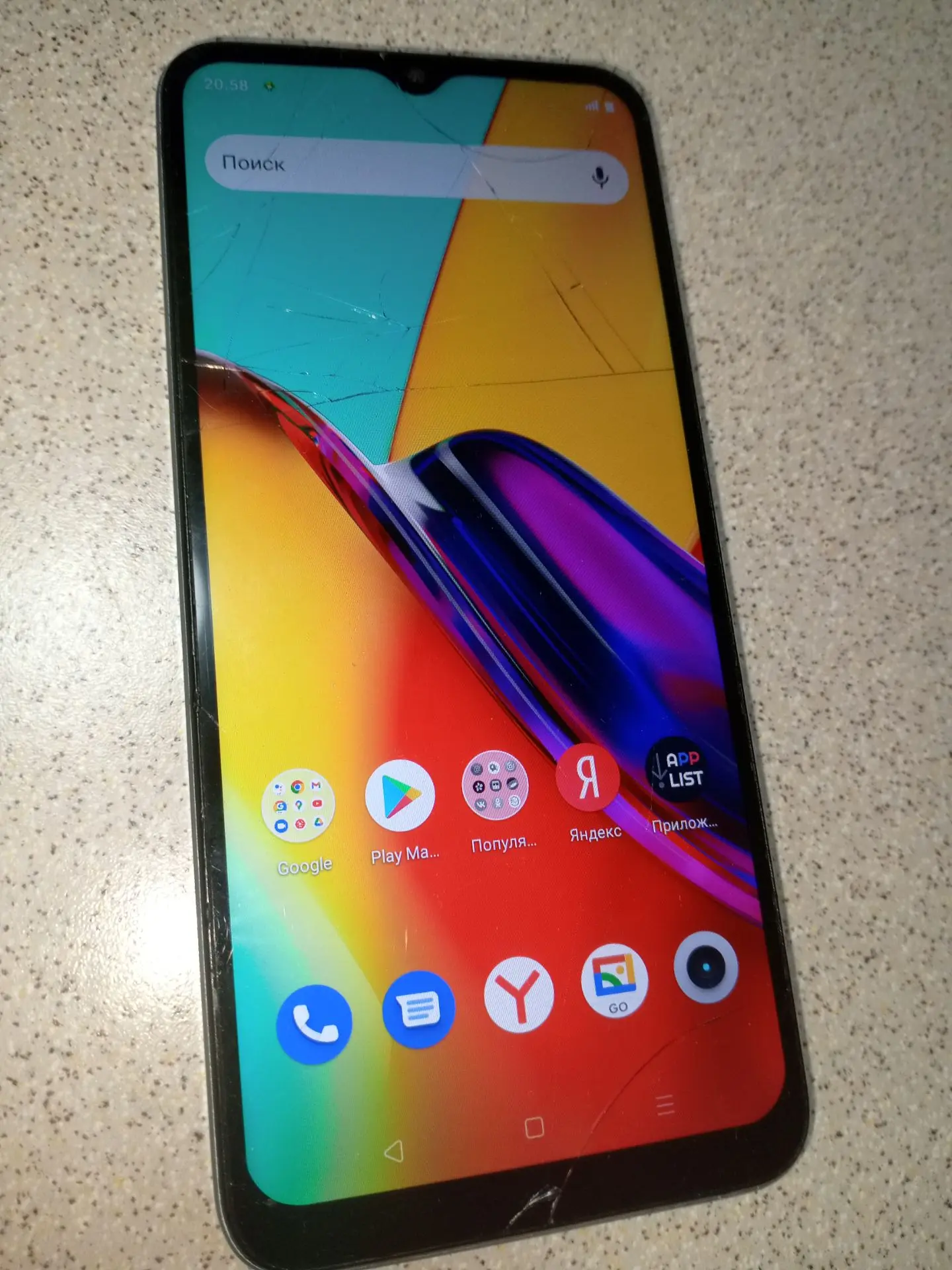 Realme c 30 
2/32
Экран с трещинами
Все работает хорошо 
1500₽ возможен торг