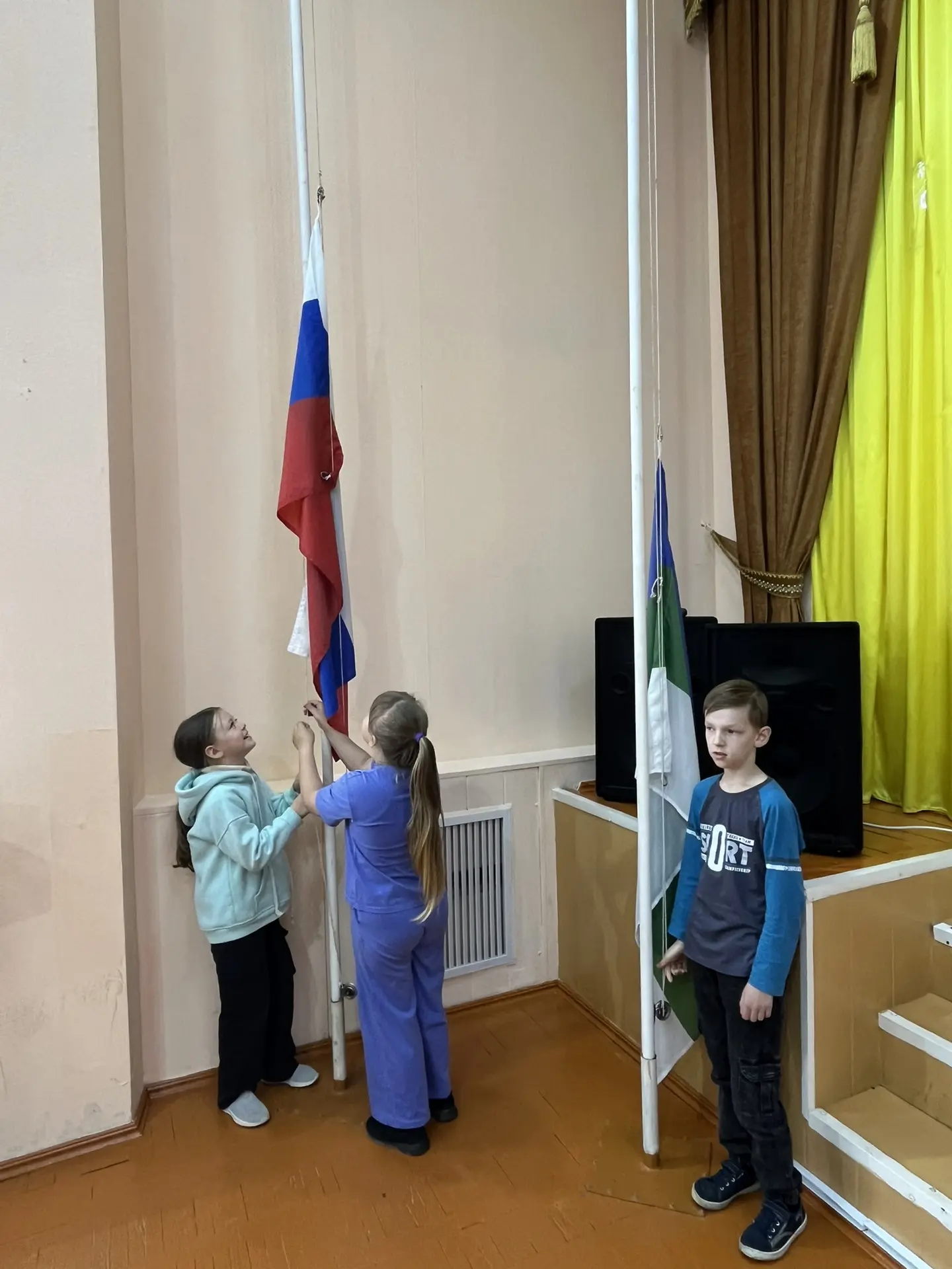 Пятый день смены в пришкольном лагере «Время Первых» прошёл динамично и познавательно.

Утро началос