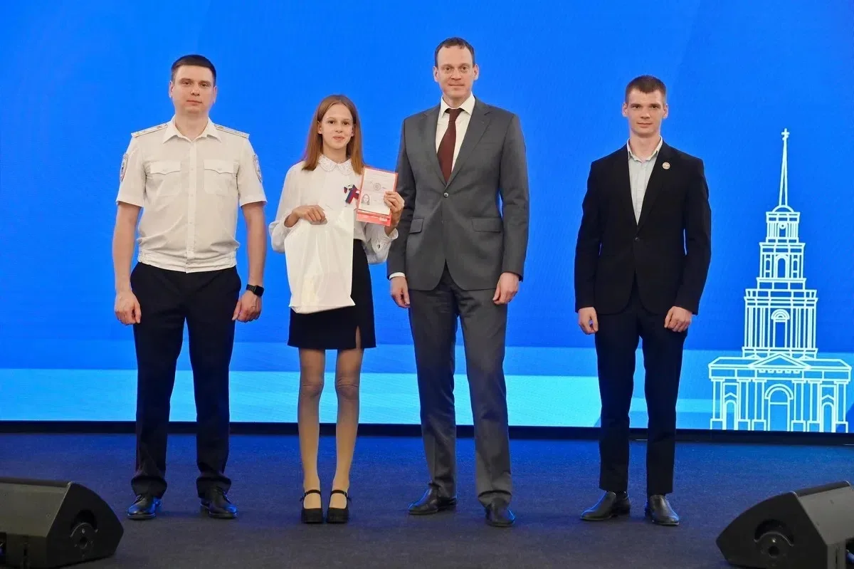 Мы - граждане России! 🇷🇺 
 
✅ В преддверии Дня России в Рязанской области губернатор Павел Малков 