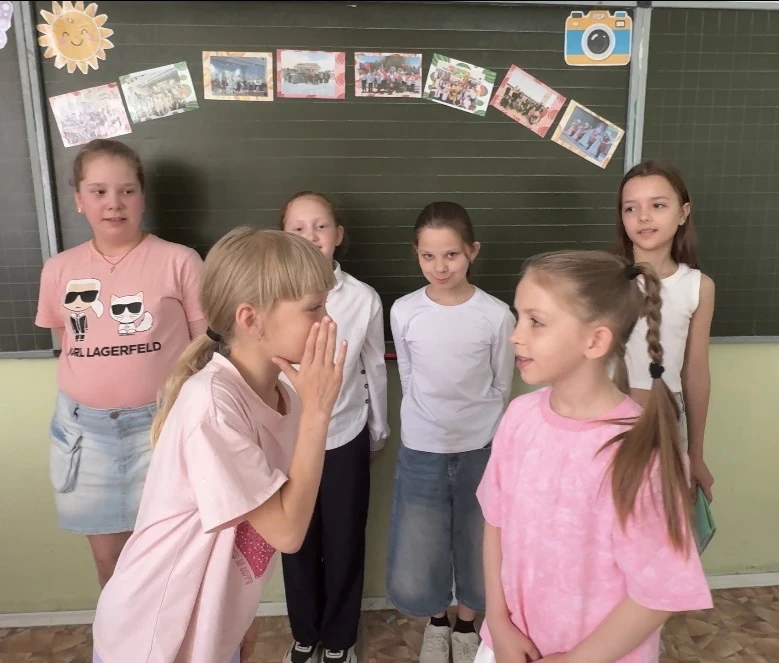 🌈 В нашей школе стартовала РАЗНОЦВЕТНАЯ НЕДЕЛЯ!🎨

Сегодня ученики пришли в розовом и голубом - кор