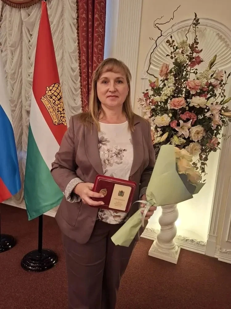 Сегодня Губернатор Калужской области Владислав Шапша вручил медикам региональные награды. 

Врач нев