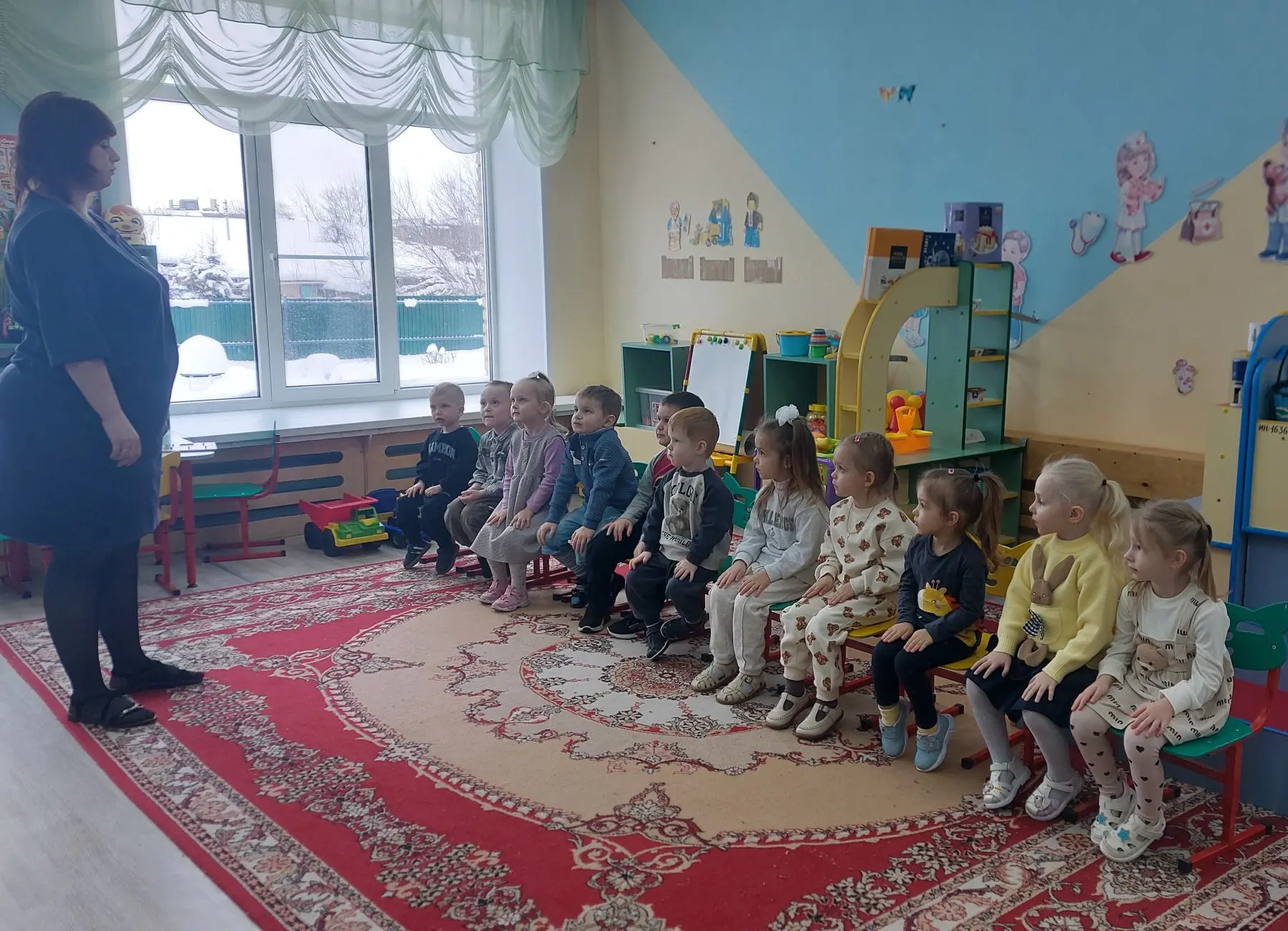 Как люди жили раньше?

Педагог – психолог провела с детьми второй младшей группы развивающее меропри