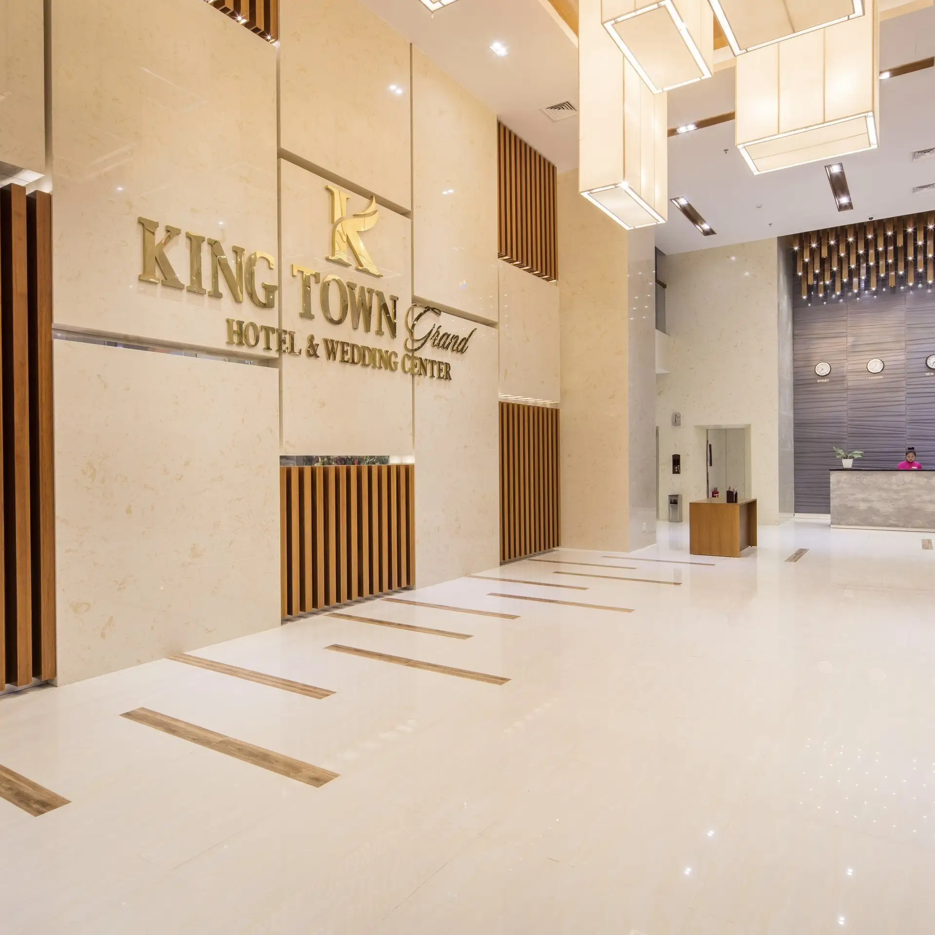 🔥 Поймал горячий Вьетнам: Нячанг у самого моря

King Town Grand Hotel & Wedding Center 4* —городско