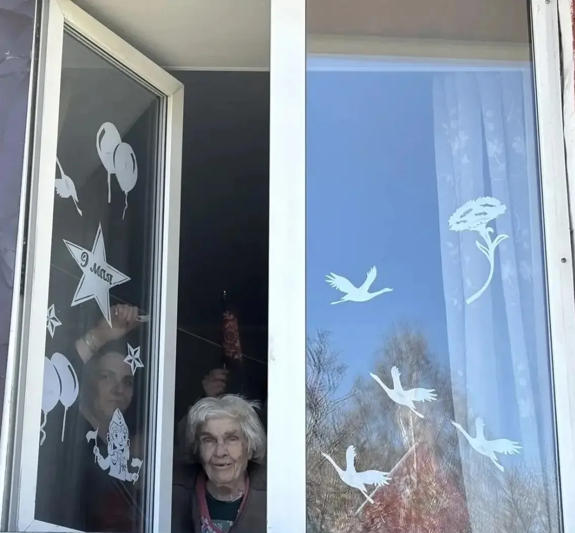 ОКНА ПОБЕДЫ🎆⭐️

⭐️Первые нашей школы принимают участие в акции «Окна Победы» 

⭐️Нарядили окна к Дн