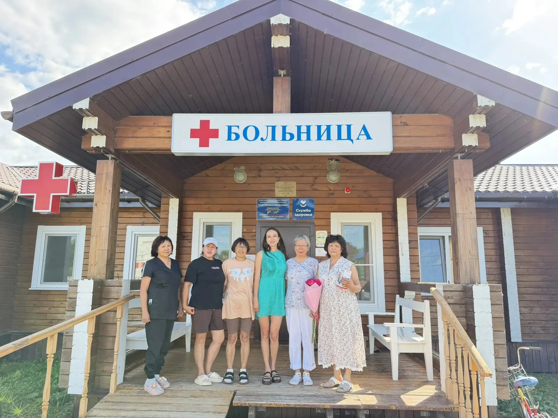 Сегодня представители СРО КМНС  имени Владимира Ширко Кути "Тигр" поздравили медицинских работников 