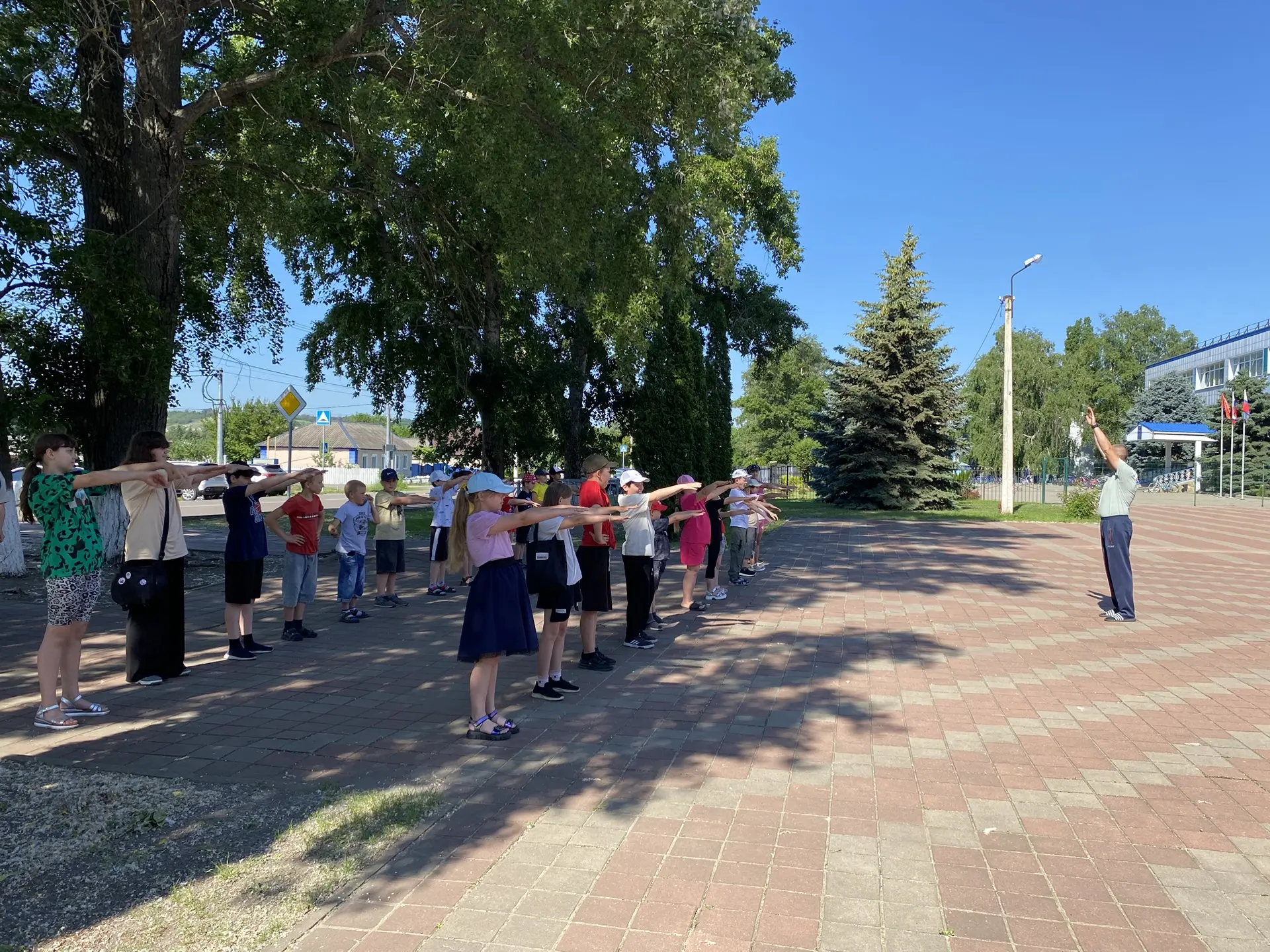 Восьмой день в детском школьном оздоровительном лагере с дневным пребыванием "Огонёк" и лагере труда