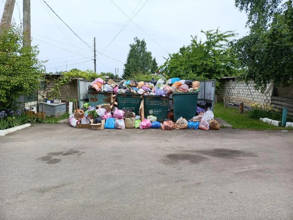 МУСОРНЫЙ БЕСПРЕДЕЛ 
Вот уже более двух недель районный центр и сельские поселения Должанского района