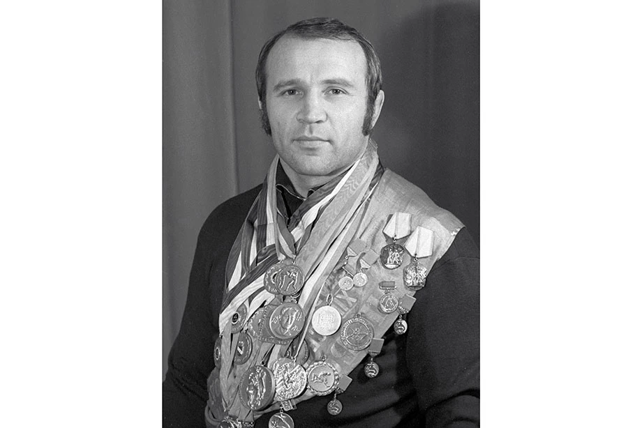 Продожаем знакомиться с легендарными борцами греко-римского стиля

Валерий Рязанцев - легенда греко‑