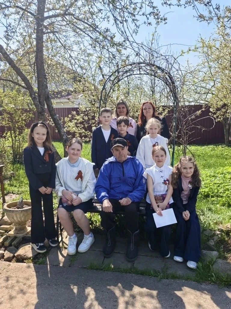 Наши учащиеся поздравили тружеников тыла с Днём Победы! 🎉🇷🇺

В преддверии 9 Мая наши ребята отпра