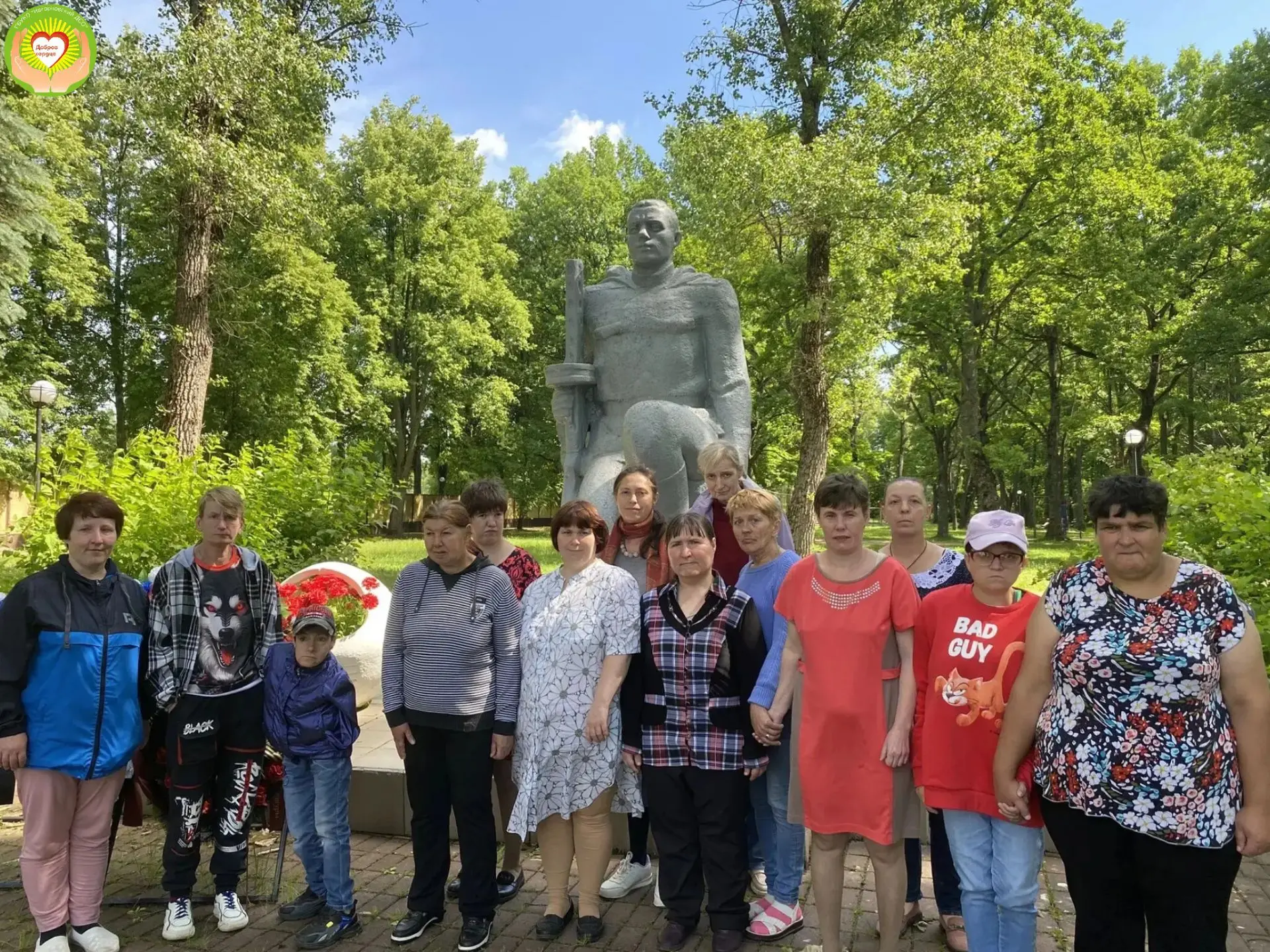 В преддверии дня Памяти и Скорби🙏 сегодня жители нашего дома совершили экскурсию по братским захоро