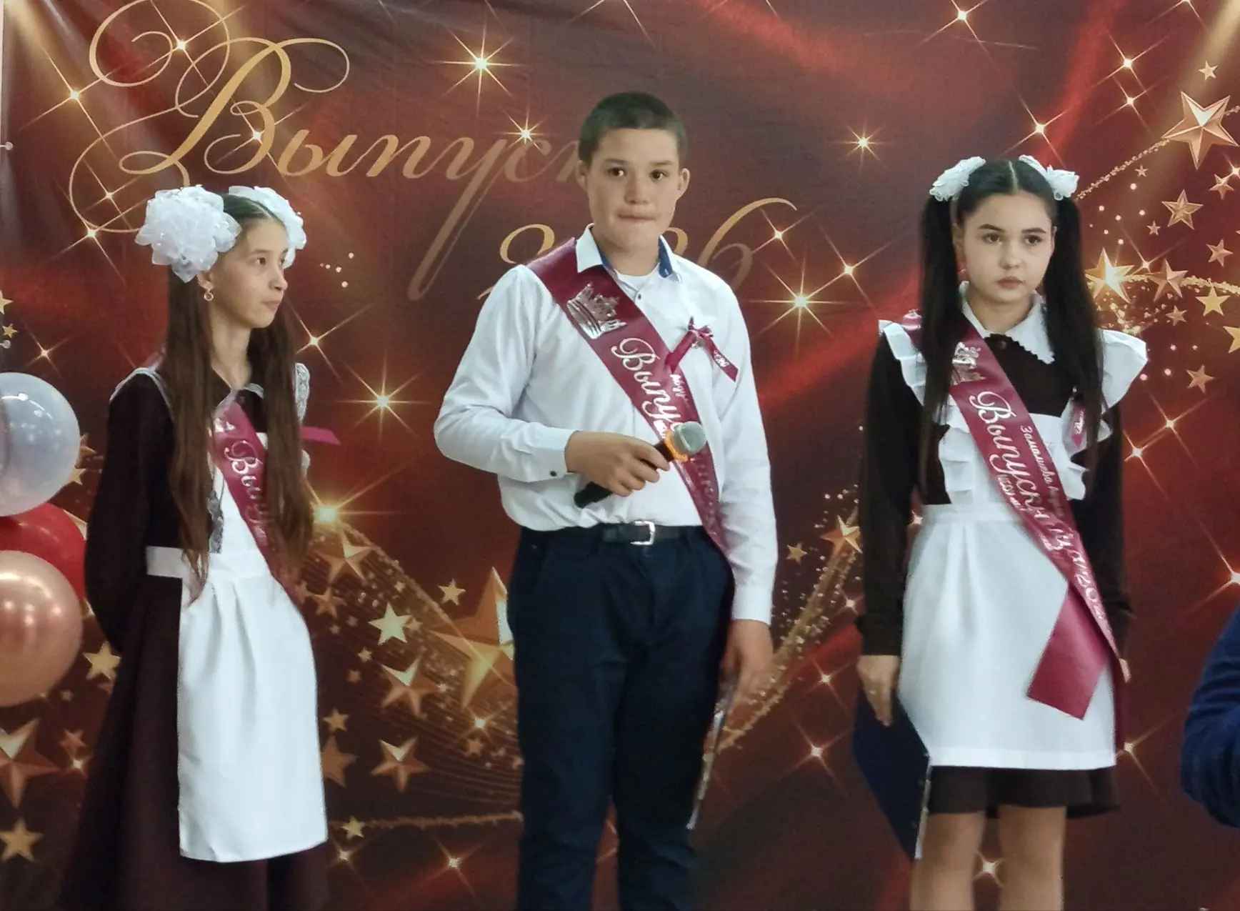 Мәктәбебездә Соңгы кыңгырау бәйрәме гөрләде.
9 сыйныф укучыларыбыз ак юллар Сезгә!
Алда әле тормыш и