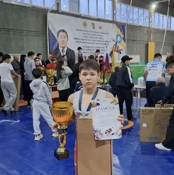 🥈🎉Араев Аюка, обучающийся 5Г класса занял 2 место в VIII открытом республиканском турнире по греко