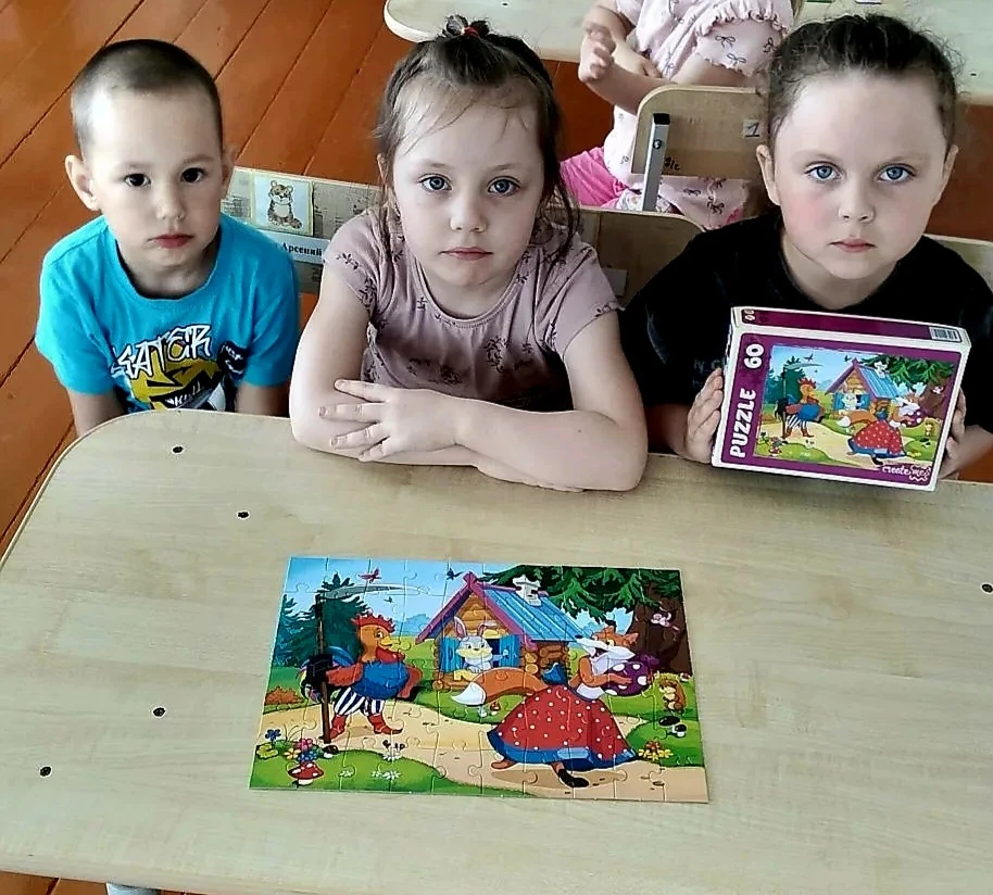 Собирание пазлов - отличное занятие для детей раннего возраста. Пазлы помогают развивать мелкую мото