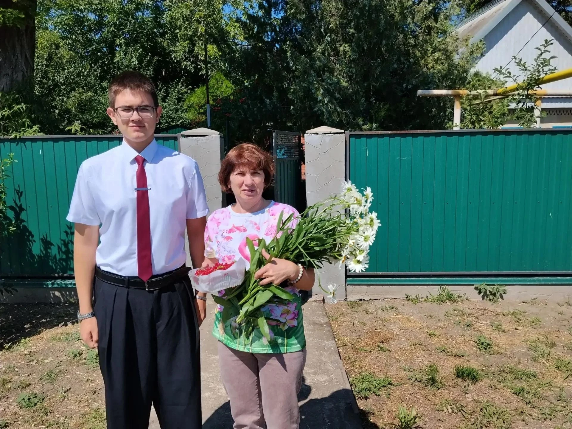 С Днём семьи, любви и верности!
В светлый праздник — День семьи, любви и верности — на хуторе Труд ц