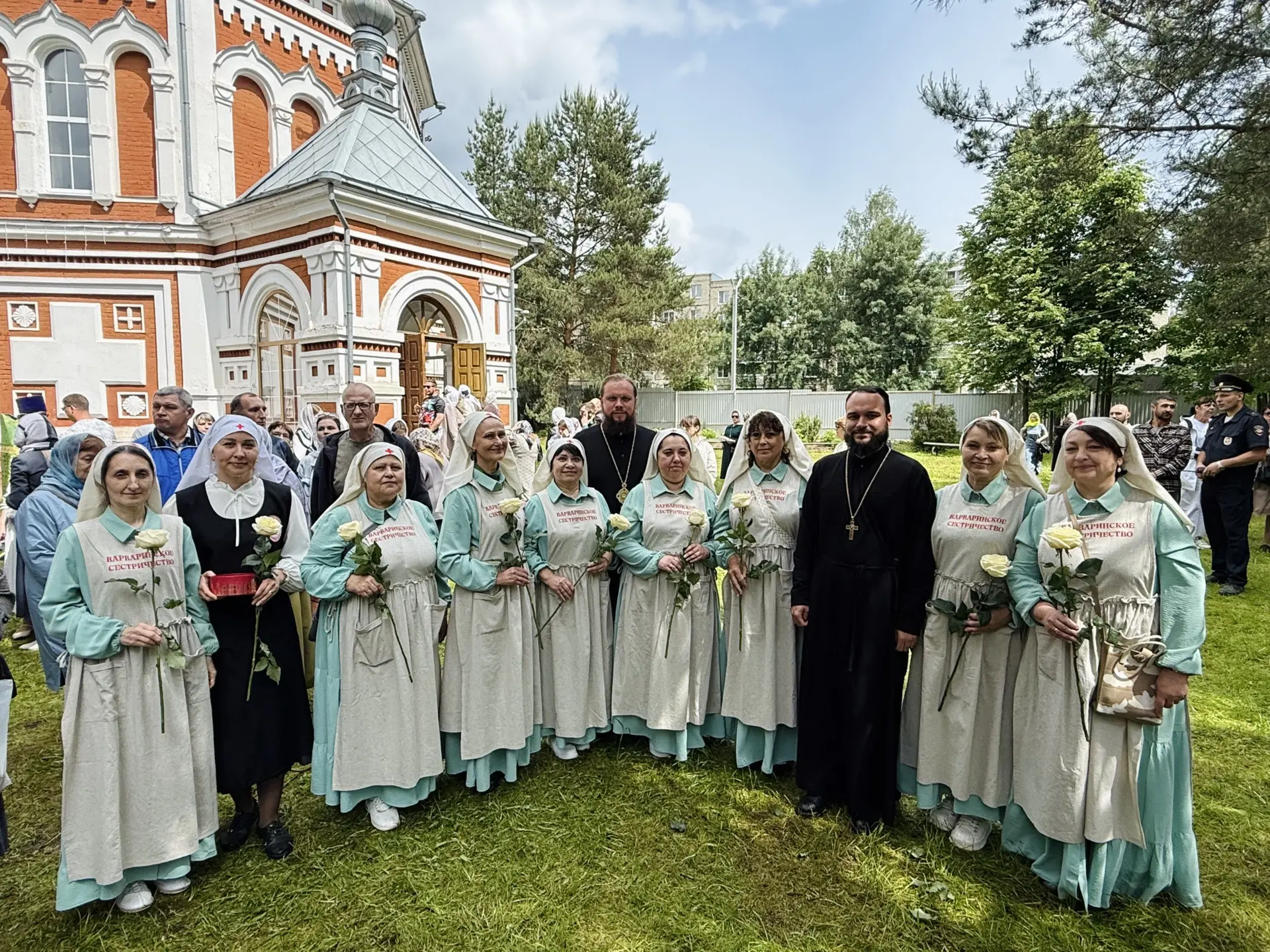 В День Святого Духа на нашем Приходе случилось ещё одно радостное событие – наших сестёр наконец пос