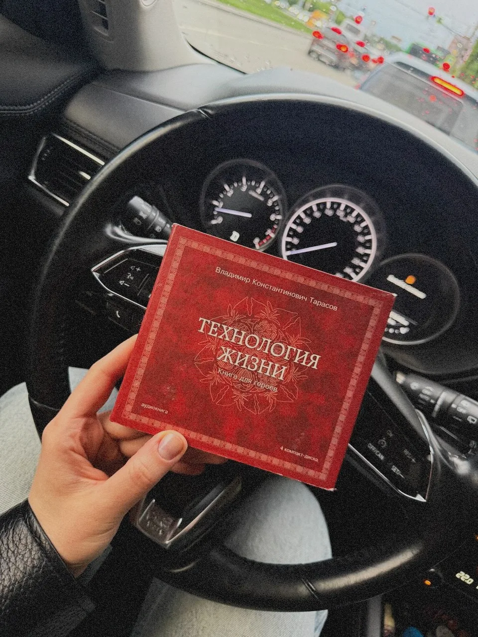 Есть книги, которые читаешь потому что их рекомендовали. Есть книги, которые читаешь потому что НАДО