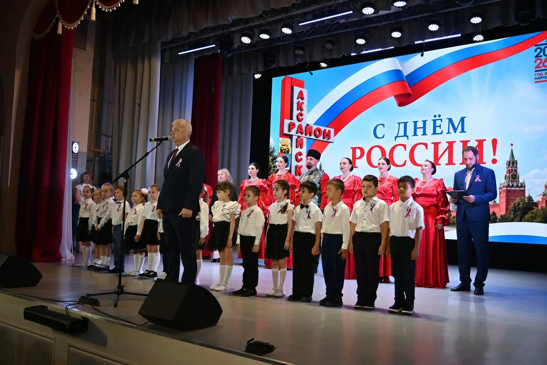 Сегодня в районном доме культуры «Факел» состоялся праздничный концерт, посвященный государственному