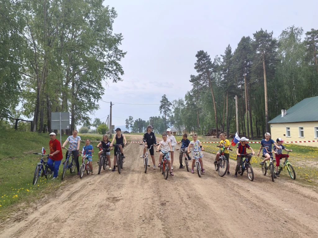 🇷🇺🚲 В преддверии Дня России в нашей школе состоялся праздничный велокросс для всех желающих! 
💥 
