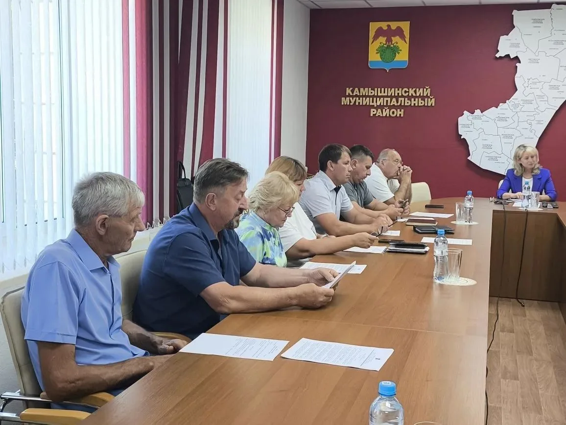 👥 Приняла участие в 48-м заседании Камышинской районной Думы VII созыва
 
Депутаты рассмотрели 6 во