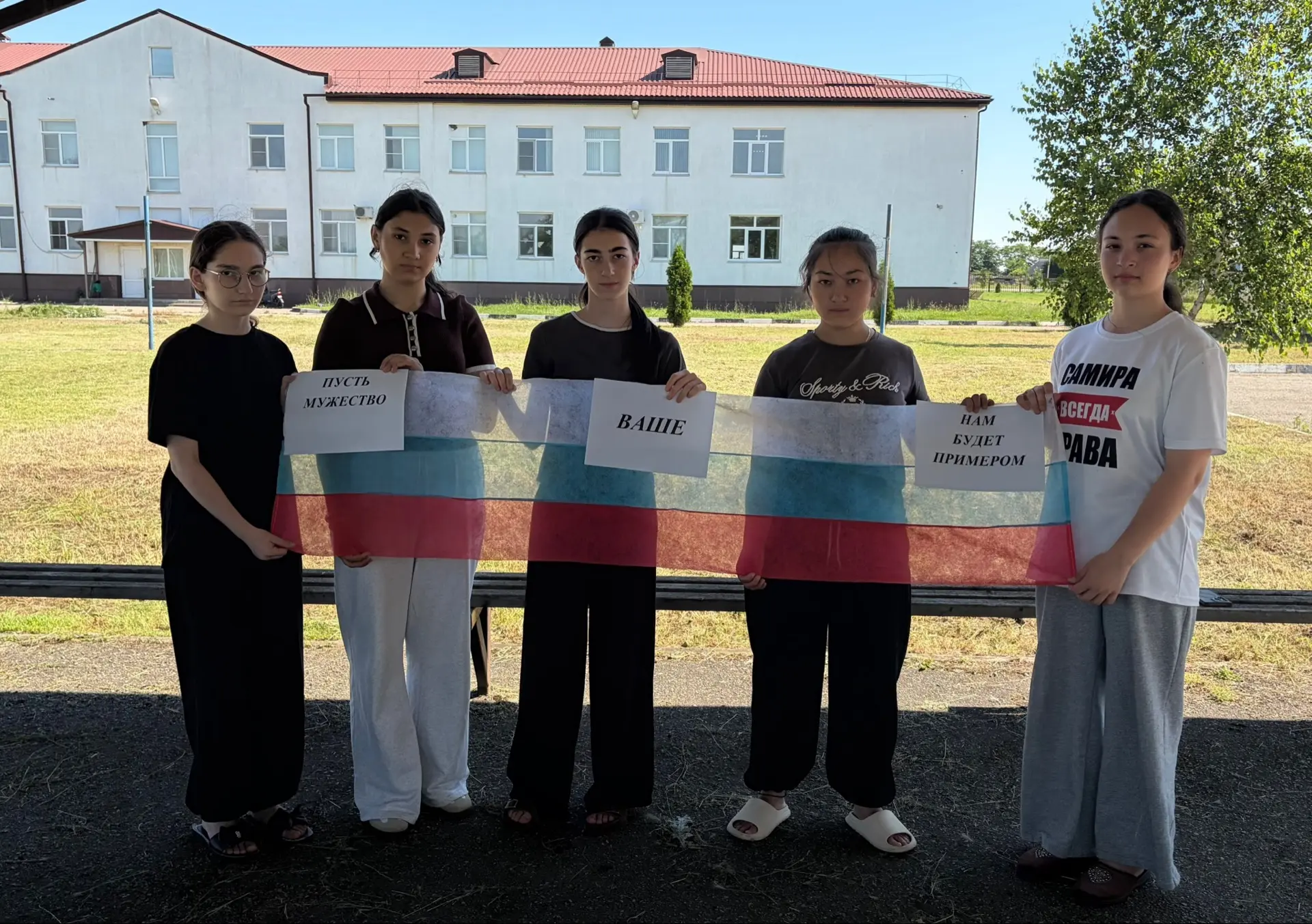Работники Серноводского сельского Дома культуры провели акцию «Своих не бросаем». Эта акция стала си