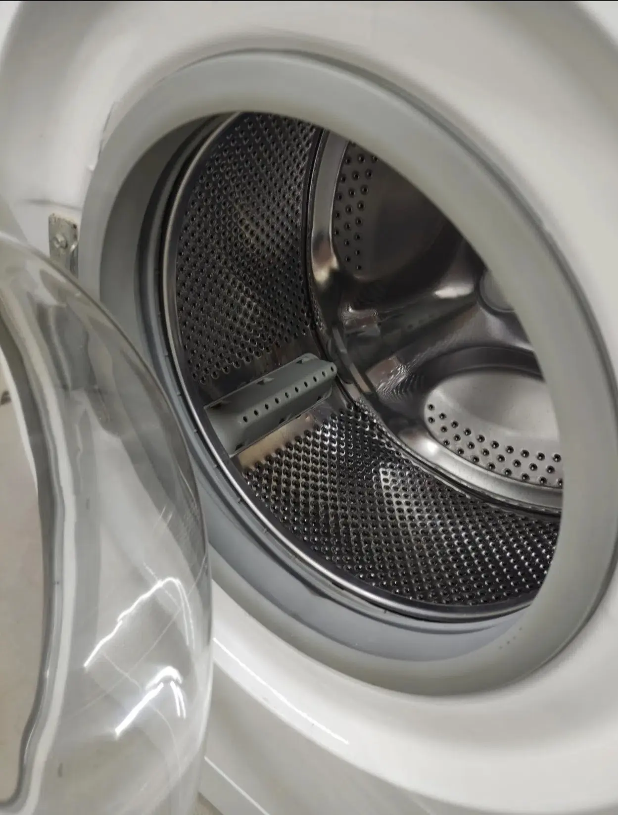 Стиральная машина Indesit итальянская сборка, бак полностью из нержавейки, отличное состояние в поль