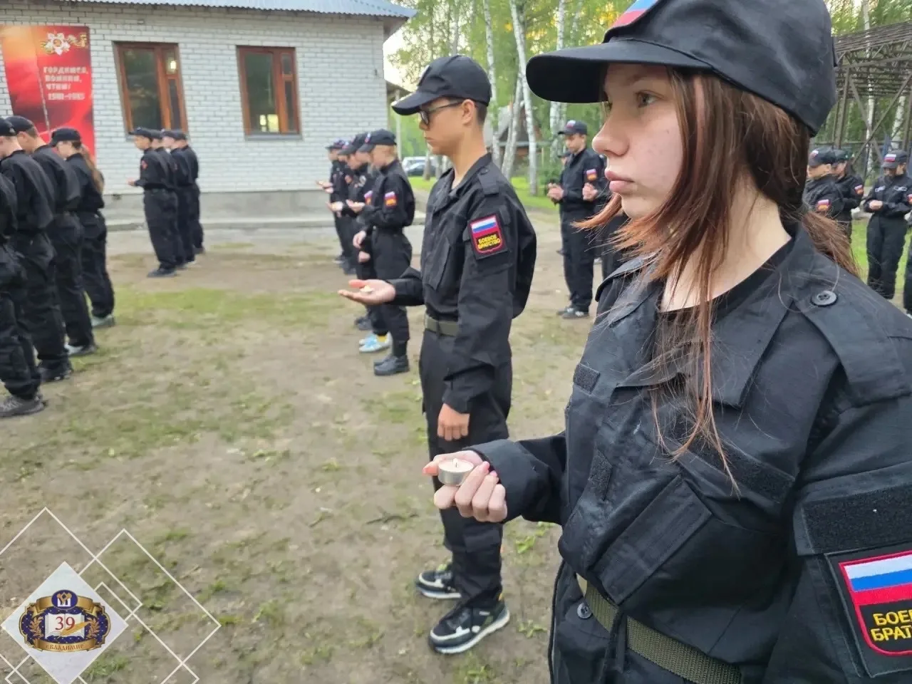 🕊 Юнармейцы нашей гимназии приняли участие во всероссийской акции «Свеча памяти»!

В 4:00 ребята вы