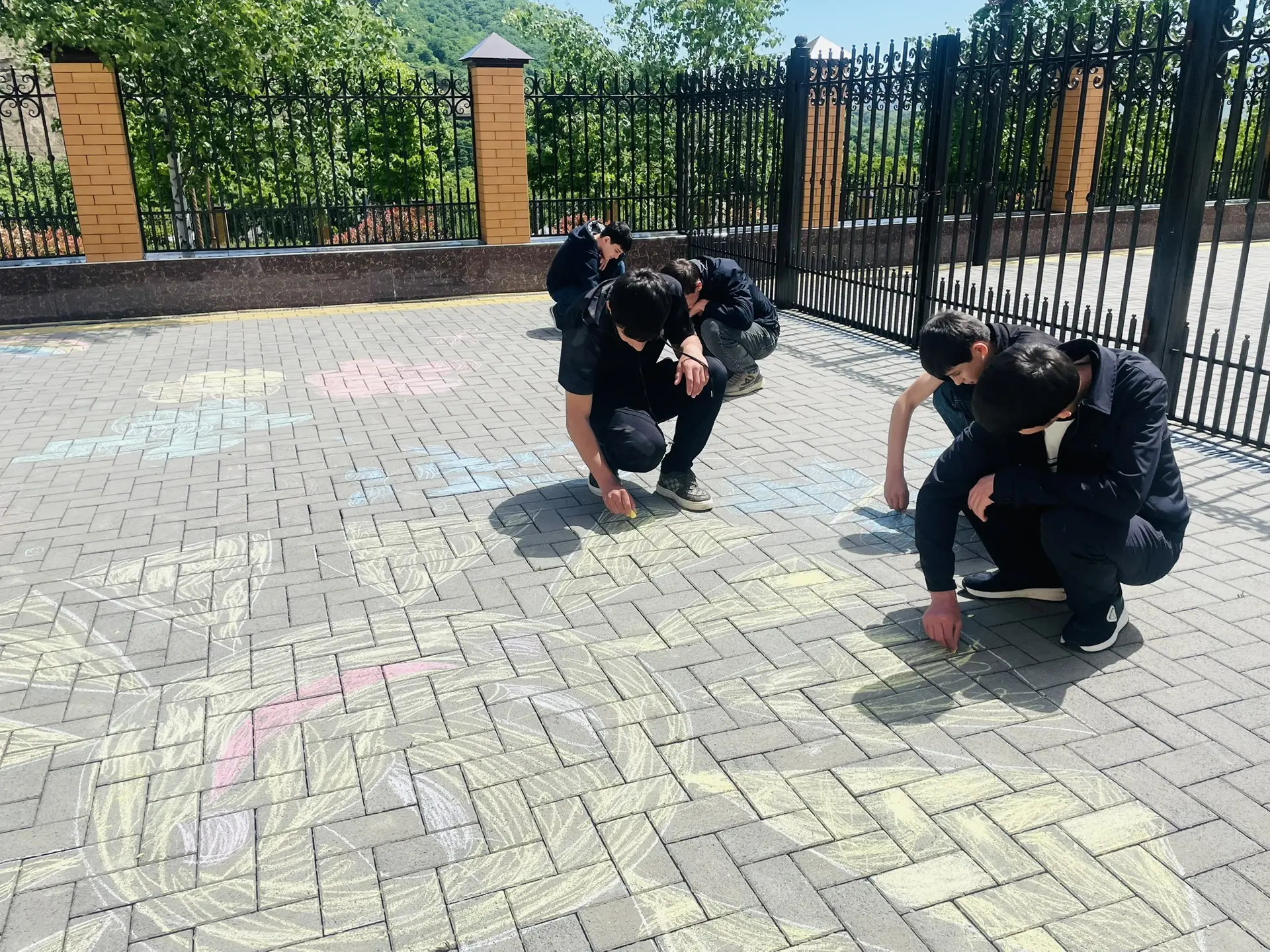 🎨 Радуга на асфальте: праздник творчества в День защиты детей!
1 июня 2026 года наши обучающиеся вм