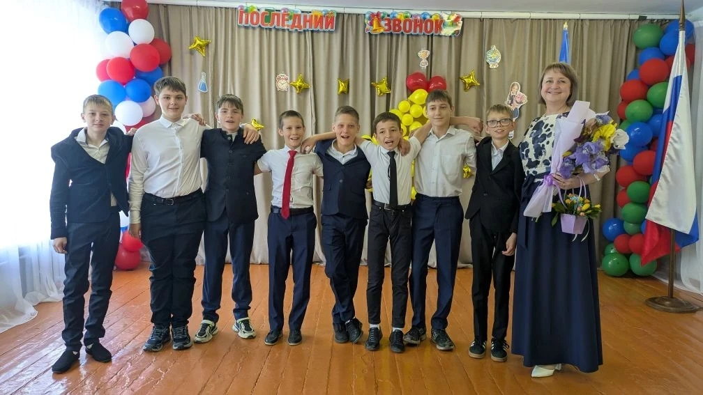 В МБОУ «ООШ 1 ст. Исправной» прошла торжественная линейка, посвящённая Последнему звонку.
Для выпуск