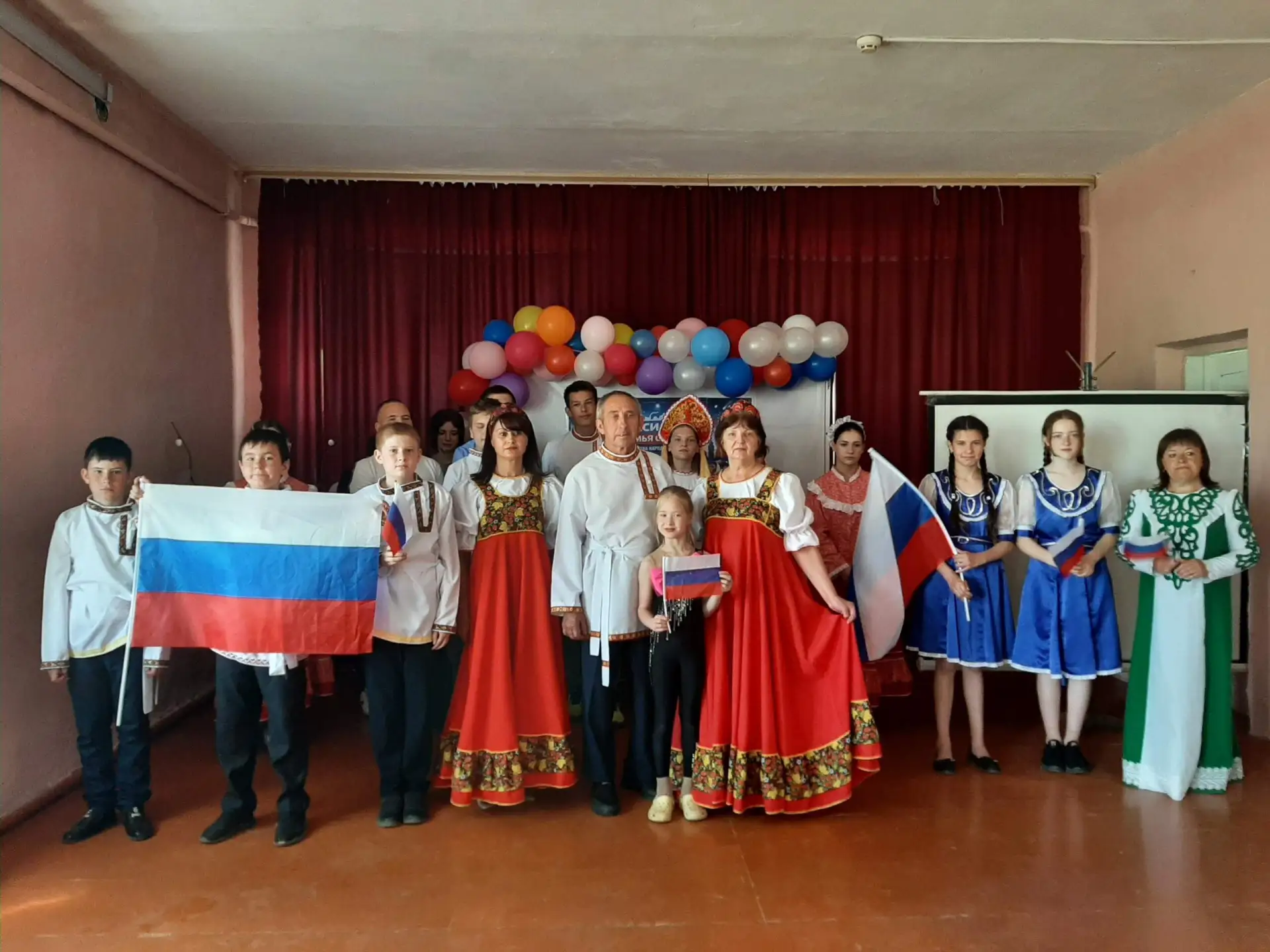В МБОУ Фомино- Свечниковской СОШ прошло торжественное мероприятие, посвящённое Году Единства народов