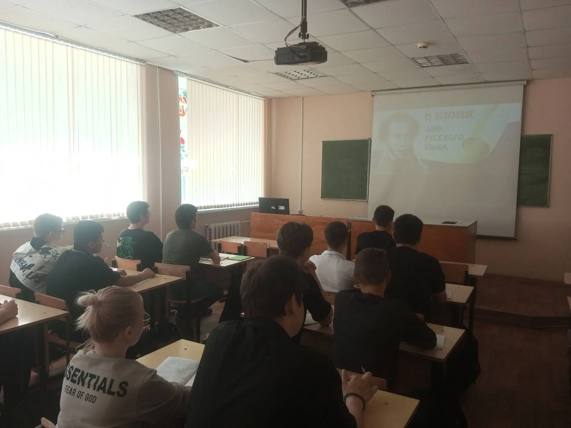 Тематические уроки «Почему день русского языка — это Пушкинский день?»
С  5 по 8 июня для первокурсн