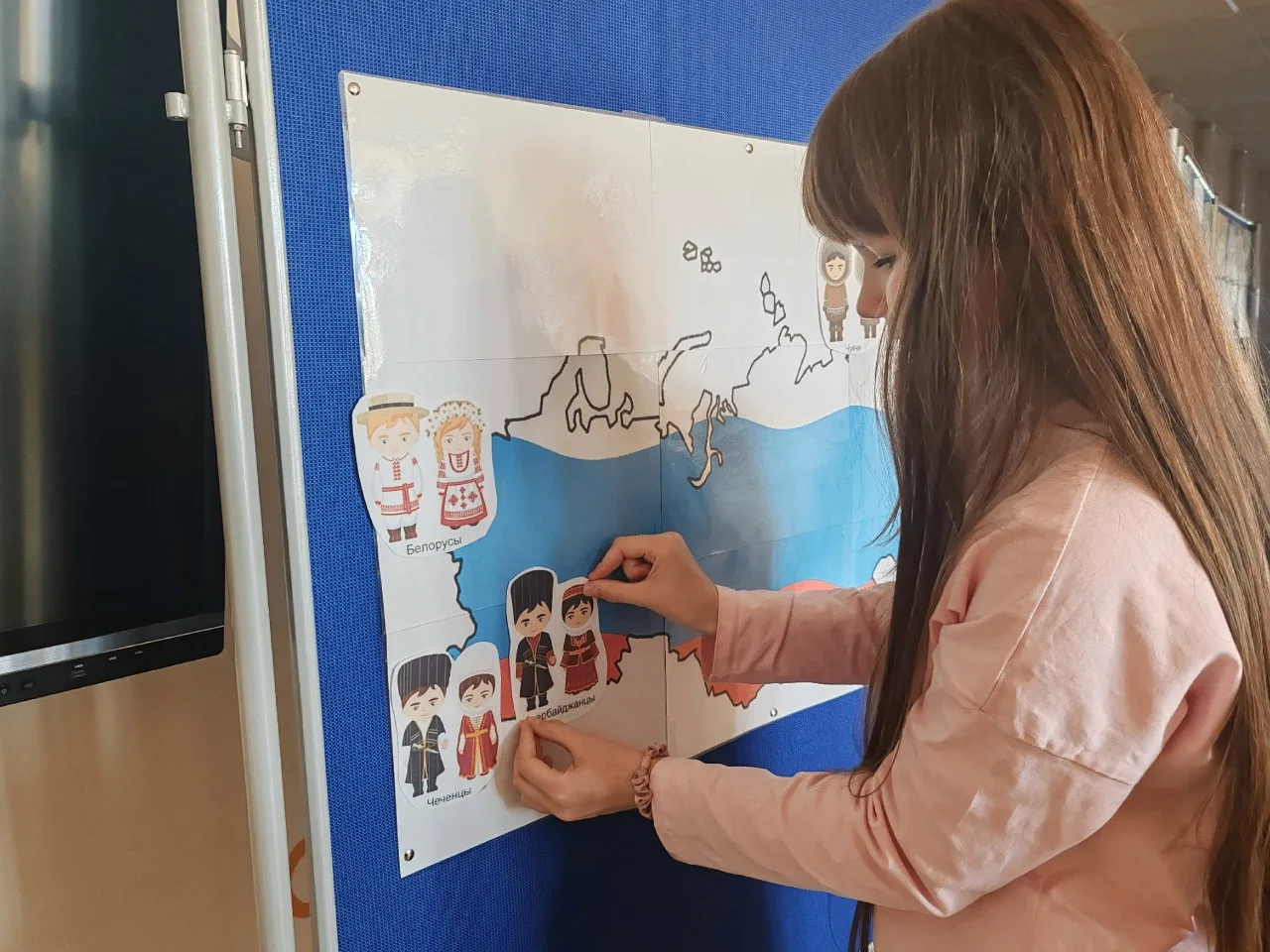 🎨 Четвёртый день в пришкольном лагере: «Краски лета» и новые открытия! 🌍 
 
Сегодняшний день был п