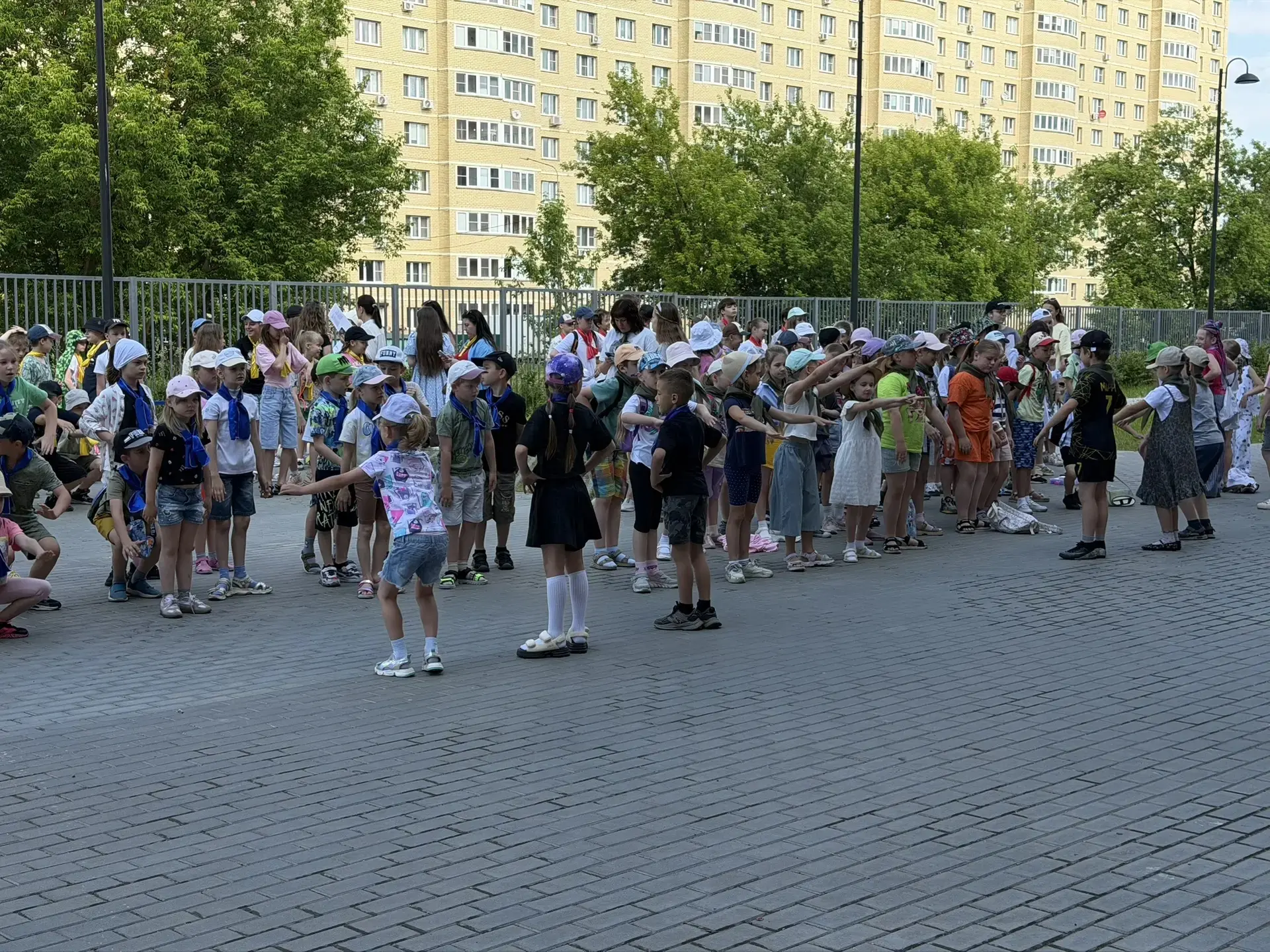 9 июня 2026 года прошла традиционная зарядка в лагере «Орлёнок» ☀️
Классную танцевальную зарядку под