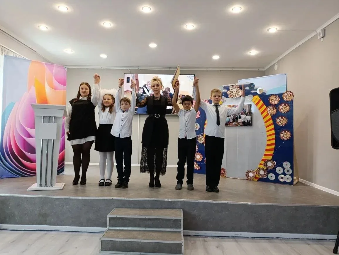 Поздравляем нашего педагога с заслуженной победой!
Атмосфера в актовом зале ДДЮТ была наполнена волн