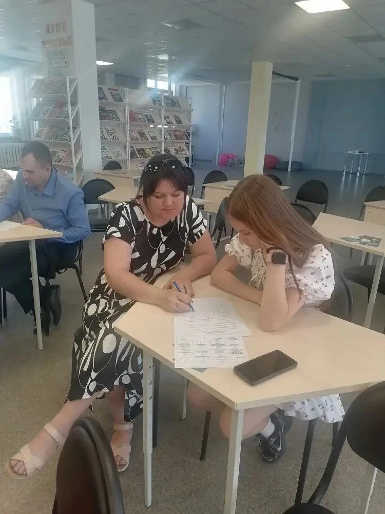 💡 Как наша Елена Ивановна с дочкой на финансовом квесте побывали🏦

8 июня  наш учитель технологии 