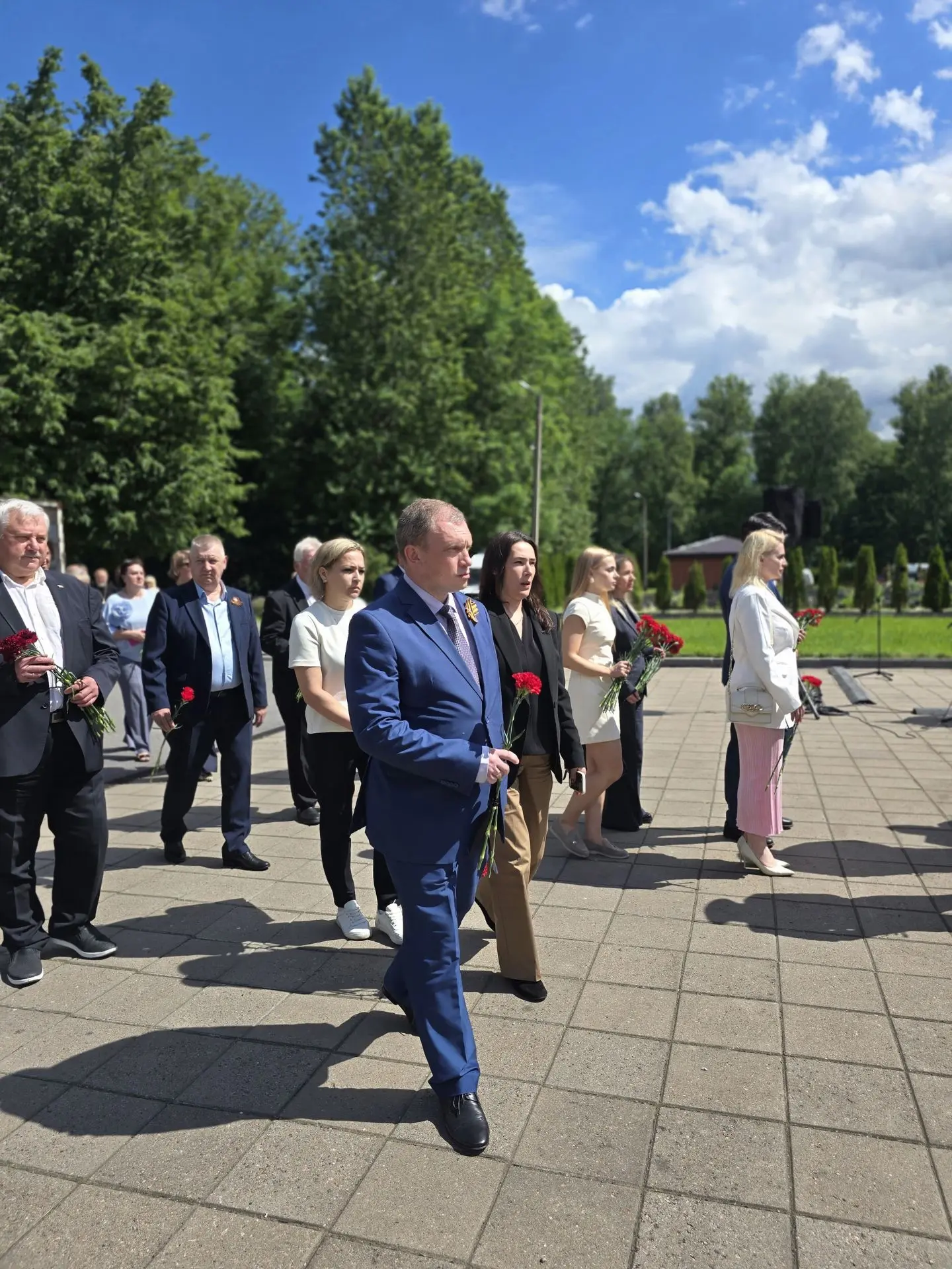 Сегодня, в День памяти и скорби, на Большеохтинском кладбище у мемориала советским воинам и жителям 