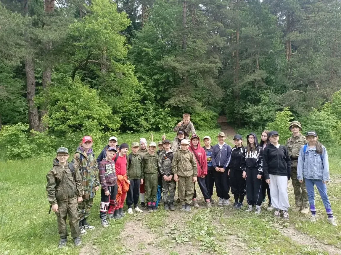🥾 2 июня отряд кадетского лагеря совершил поход в лес

они любовались природой, подмечали интересны
