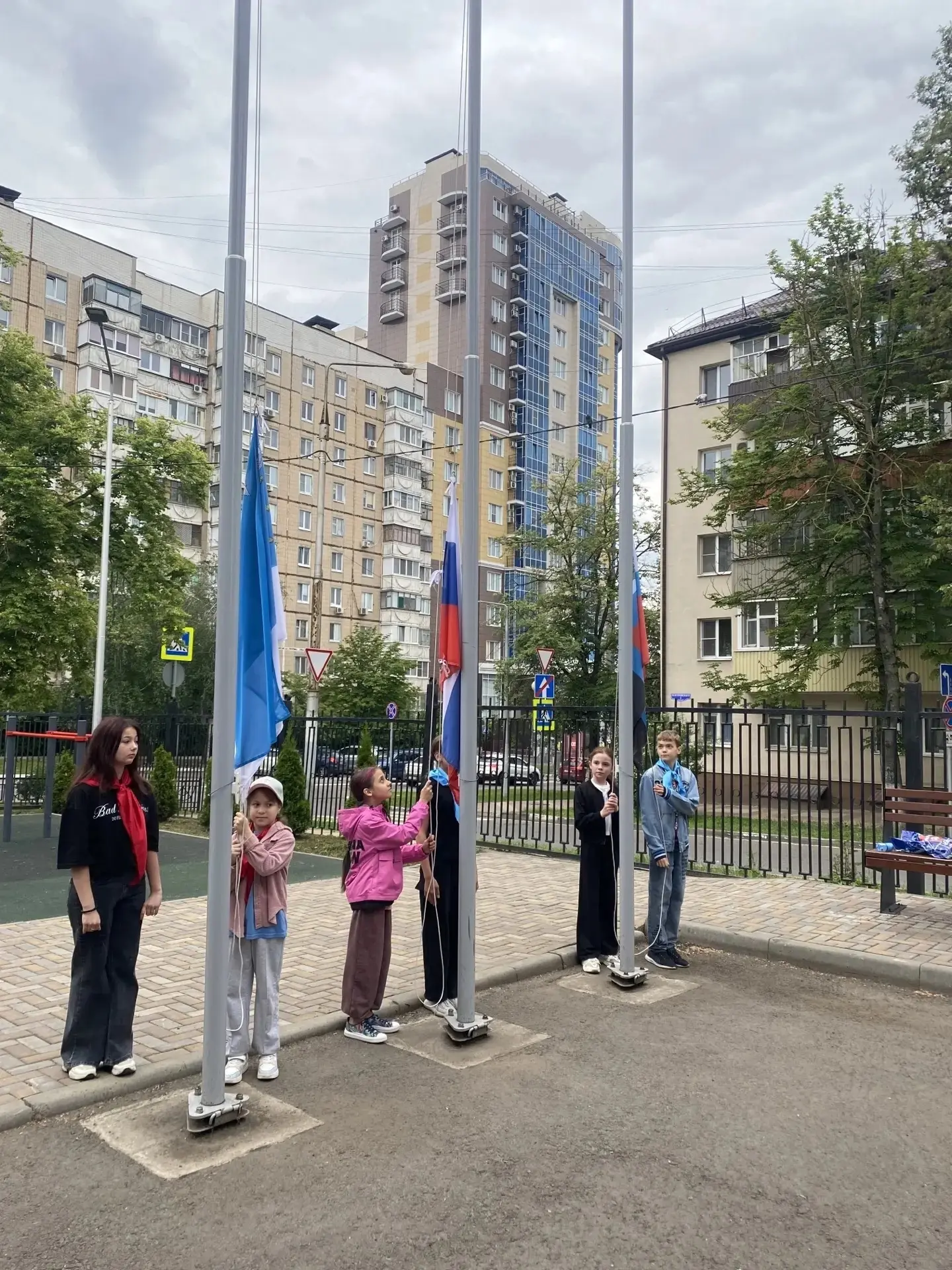Завершилась первая неделя в школьном лагере «Улыбка»!

Каждый день был наполнен яркими событиями, а 
