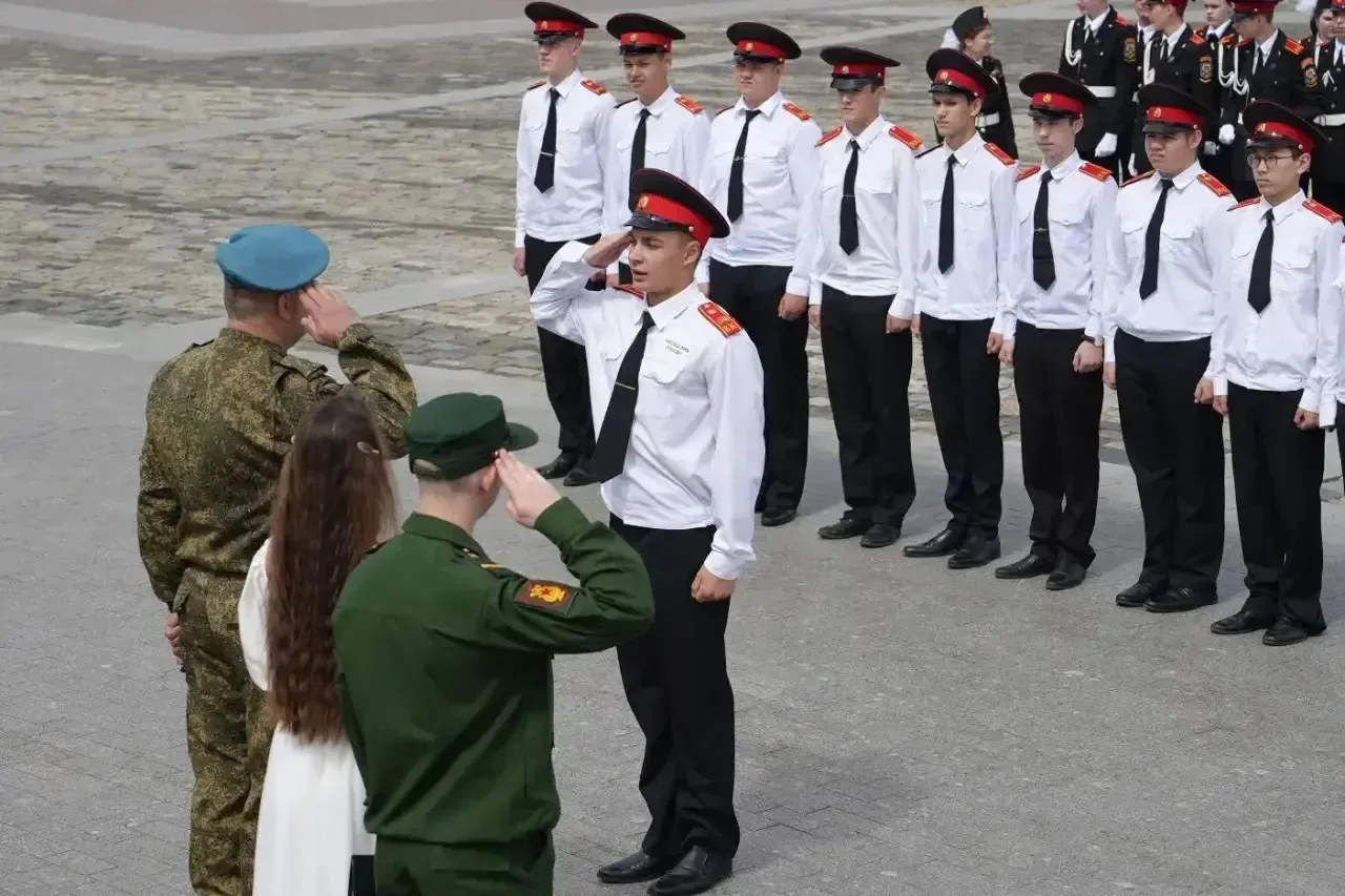 Год завершаем победами!

Подошел к завершению учебный год, и наши кадеты и юнармейцы встречают его с