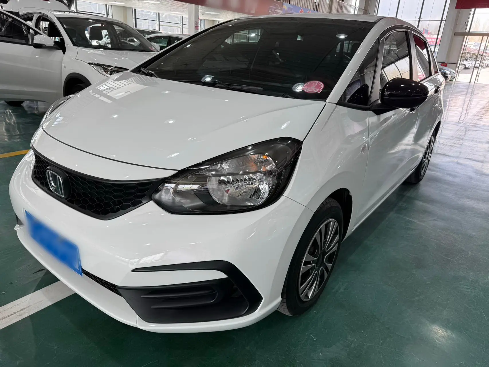 Хетчбэк Honda Fit 2022 модельного года 1.5L CVT MUGEN Edition. Двигатель 1498куб.см., 131л.с., перед