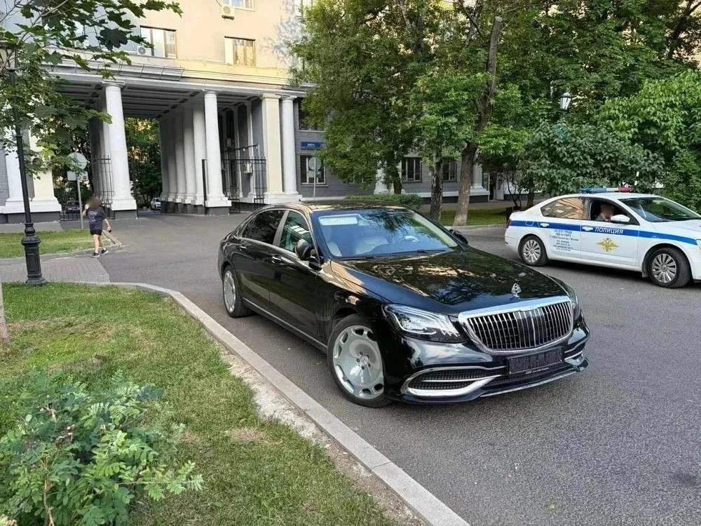 🚔 Водитель Maybach задержан в Москве за езду с подложными номерами

Машину сотрудники ГАИ остановил