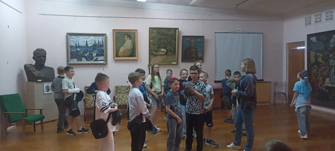 Сегодня ребята из лагеря «Лучики Кубани» при МАОУ НОШ № 12 посетили картинную галерею.
Подобные меро