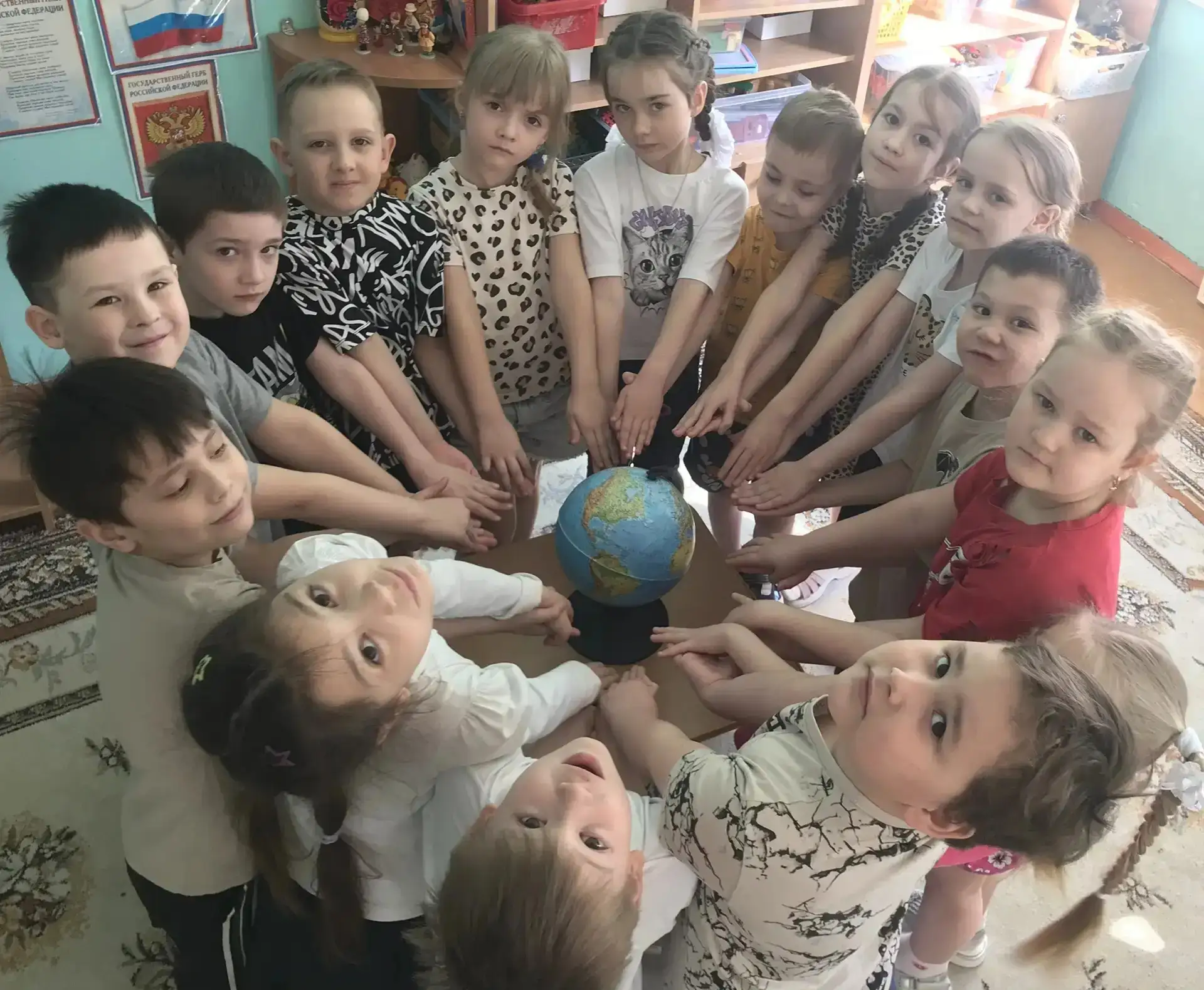 Продолжаем делиться фотографиями с Дня Земли.

🌍 День Земли в нашем детском саду! 🌱

22 апреля мы 