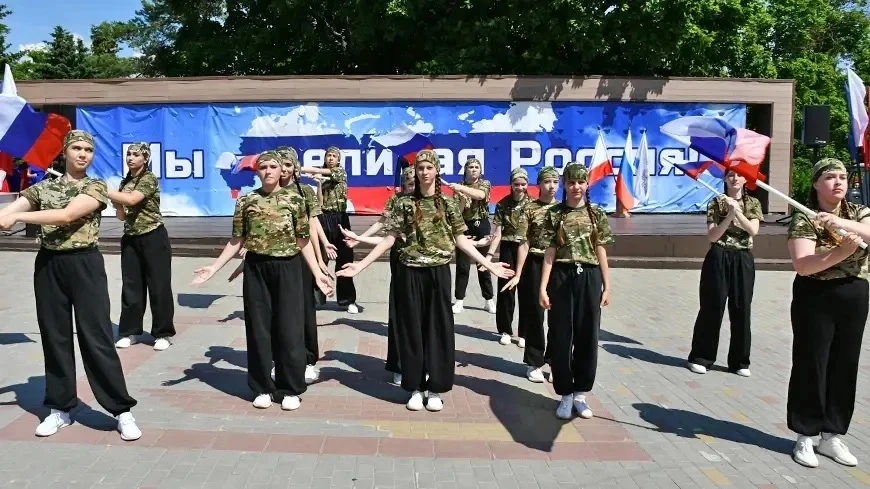 С Днём России!
 
Сегодня студенты и преподаватели нашего колледжа стали участниками торжественного м