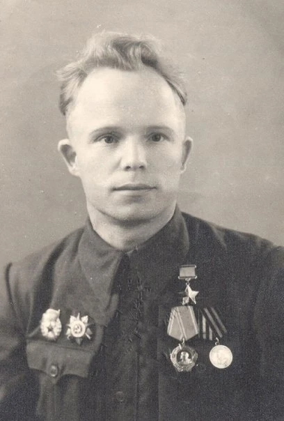ДЕНЬ РОЖДЕНИЯ ГЕРОЯ 
 
27 мая 1914 года в починке Ключевском (деревня Ключи) Смирновской волости род